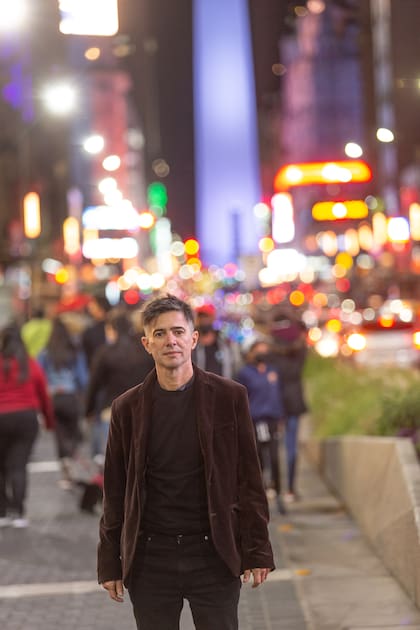 Nelson Valente, entre la calle Corrientes y los escenarios españoles