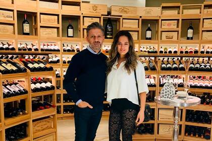 Nelson y Sol, su señora, de regreso en Madrid después de tomarse vacaciones en el país