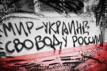 Una ilustración de un grafiti que dice: "paz para Ucrania, libertad para Rusia".