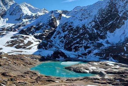El glaciar Hochjochferner y el lago glaciar hoy, en otoño.