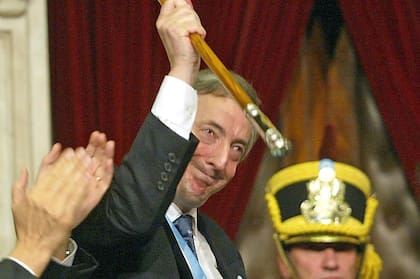 Néstor Kirchner asumió con un dólar a $2,85 y lo dejó en torno a los $3,10