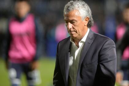 Néstor Gorosito mejoró el promedio de Gimnasia, tanto que el club platense jugará la próxima Copa Sudamericana; igual, el club necesita dinero