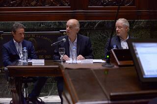 El incómodo momento de Grindetti en la legislatura porteña: no tenía la última hoja del discurso