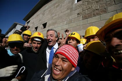 Néstor Kirchner, en campaña para las legislativas de 2009, el 24 de junio recorre el partido Malvinas Argentinas