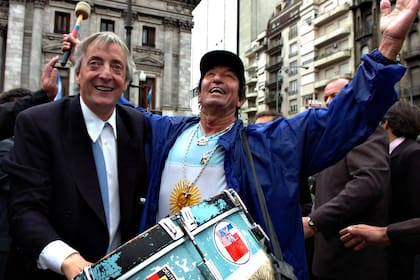 Nestor Kirchner junto a El Tula al comienzo de las legislativas