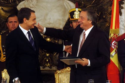 Nestor Kirchner recibe a su par español, José Luís Rodriguez Zapatero