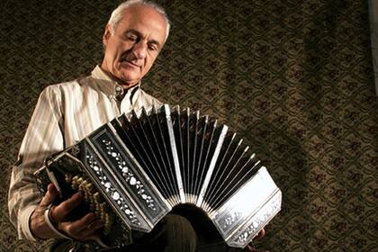 Néstor Marconi y su bandoneón