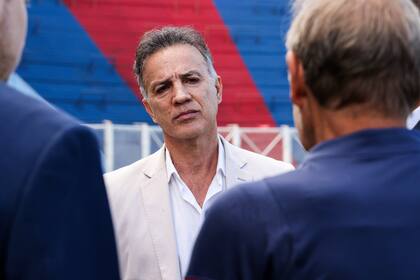 Néstor Navarro, ahora ex vicepresidente de San Lorenzo, en su único encuentro con el plantel profesional. Fue su primera aparición pública desde que estalló el escándalo