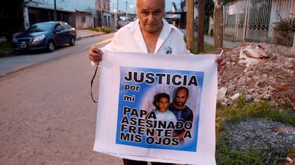 Néstor, padre del cabo Alejandro Valdez, asesinado en 2006