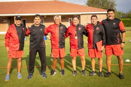 Néstor "Pipo" Gorosito y sus ayudantes en Colón: Jorge Borelli, Gustavo Zapata, Sebastián Somoza (preparador físico), Cristian Cetrangolo (preparador físico) y Marcelo Villasanti (entrenador de arqueros)