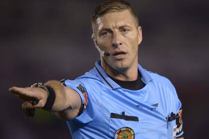 Néstor Pitana, como en el Mundial de Rusia 2018, estará en el debut de la Copa América