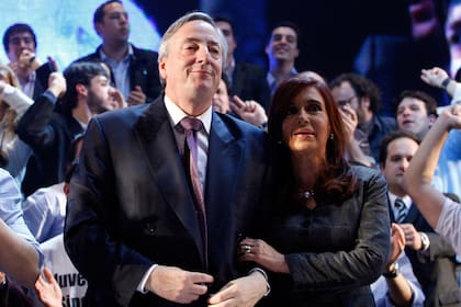 Néstor y Cristina Kirchner brindaron polémicos discursos por el Día de la Industria los últimos años