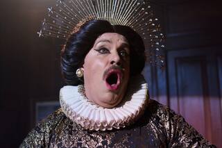 El baile de los 41: prolijo y muy enfático retrato de la intolerancia