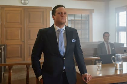 Netflix estrenó los nuevos episodios de la tercera temporada de Luis Miguel, la serie, y mostró el conflicto del músico con la Justicia