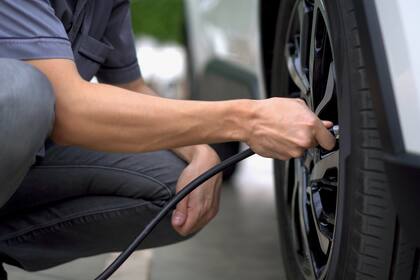 Neumáticos. Controlar la profundidad del dibujo y tener en cuenta que para la ruta hay que inflarlos un poco más que lo habitual