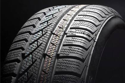 Neumáticos
Dibujo Asimétrico
Son utilizados principalmente en
autos deportivos, ya que ofrecen más agarre en curvas rápidas