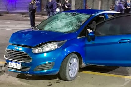 Neuquén: un joven conductor alcoholizado atropelló a 10 personas, chocó y fue linchado por vecinos