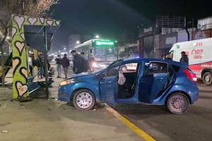 Neuquén: un joven conductor alcoholizado atropelló a 10 personas, chocó y fue linchado por vecinos