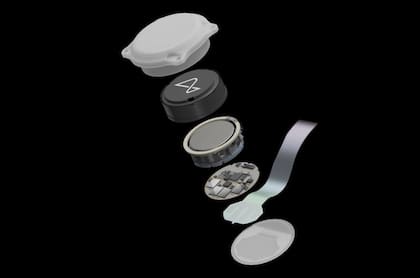 Neuralink es un chip que se inserta en el cerebro; queda sujeto al cráneo y tiene una batería y un transmisor inalámbrico para comunicarlo con una computadora