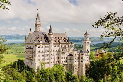Neuschwanstein está muy cerca de la frontera con Austria, por lo tanto es una excursión que se realiza tanto desde Múnich como desde Innsbruck o Salzburgo