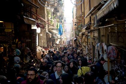 Multitud. El público acudió al paseo por Navidad, pero las celebridades ganaron muchos adeptos