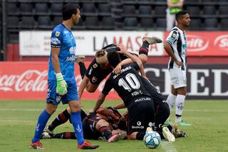 Newell's venció a Central Córdoba 3-1 y lidera la zona Complementación B
