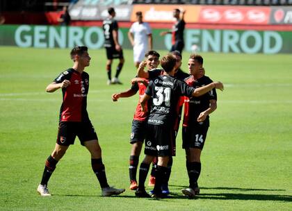 Newells vs Huracán. Festejo del segundo gol de Newells