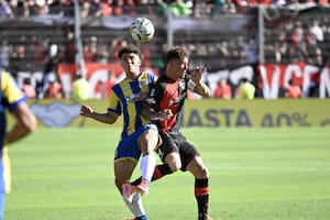 Newell's y Central arrancaron a todo ritmo y cerraron el primer tiempo aburriendo a todos
