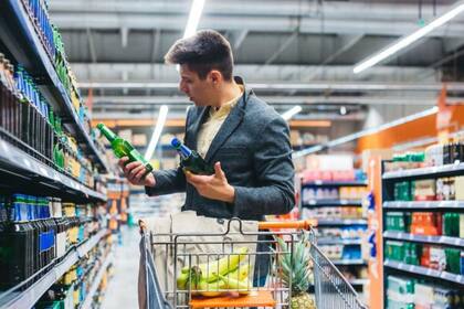 Newlands, CEO de Constellation, reveló que dos tercios de los consumidores hispanos están preocupados por el precio de los alimentos (iStock)