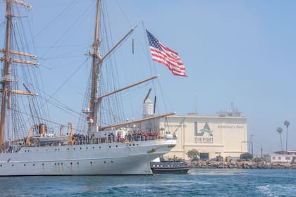 Newsom advirtió el efecto de los aranceles de Trump en medio de una caída en los movimientos de los puertos del estado