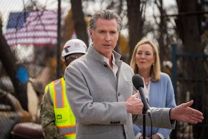 Newsom condicionó la entrega de los fondos a que los gobiernos locales demuestren resultados reales y cumplan con las leyes de vivienda estatales