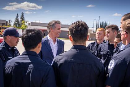 Newsom enfatizó que la iniciativa está diseñada para brindar oportunidades laborales a todos, sin excluir a quienes no tienen un título universitario