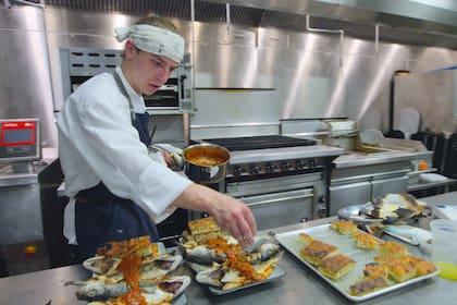 Next Gen Chef, el reality de Netflix que enfrenta a 21 cocineros de menos de 30 años por un premio de 500 mil dólares