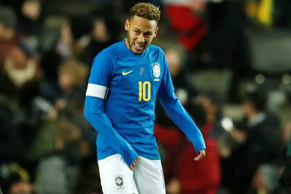 Neymar acusó un dolor en la ingle, apenas comenzó el partido