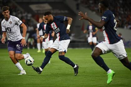 Neymar condujo en una nueva llegada del PSG, y Messi terminará rematando, sin poder vencer a Dupé