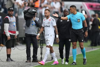 Neymar enfurece tras ser sustituido por error arbitral antes de que se decida la lista mundialista