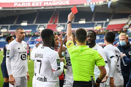 Neymar es expulsado por el árbitro francés Benoit Bastien; Paris-Saint Germain perdió la punta a manos de Lille