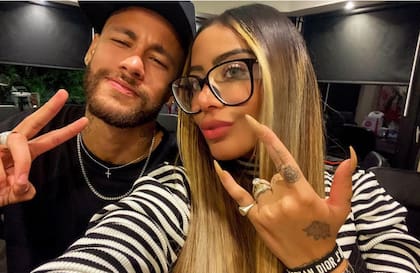Neymar junto a su hermana Rafaella