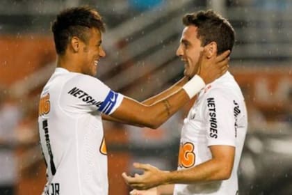 Neymar llamó a Montillo para jugar en Santos y ambos compartieron seis meses en el equipo popularizado por Pelé; hoy siguen en contacto.