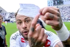 Neymar fue víctima de un insólito error arbitral en un partido y enfureció