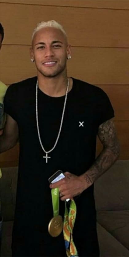 Neymar se tiñó de rubio tras el oro olímpico