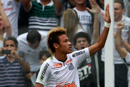 Neymar se mantuvo en Santos gracias al apoyo empresarial