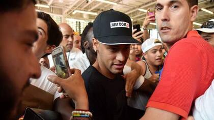 Neymar seguiría su carrera en PSG