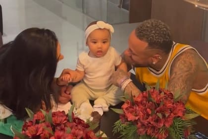 Neymar y Bruna celebraron la vida de su hija (Captura video)