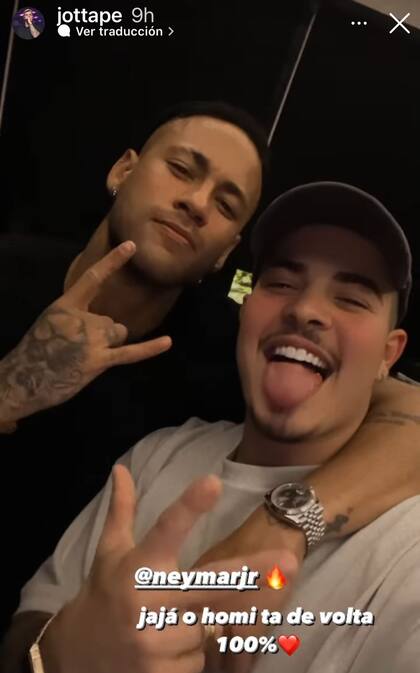 Neymar y el cantante Jottape, en la madrugada de París. 