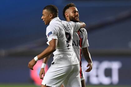 Neymar y Kylian Mbappe en un partido llevado a cabo en Portugal, en agosto