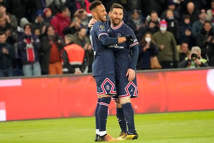 Neymar y Lionel Messi, dos apuntados por la prensa francesa a los que Pochettino salió a defender