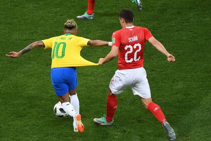 Neymar y los roces del encuentro frente a Suiza, en el debut de Brasil
