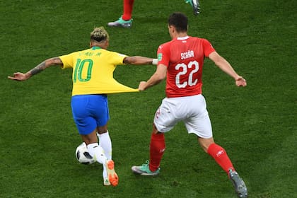 Neymar y los roces del encuentro frente a Suiza, en el debut de Brasil