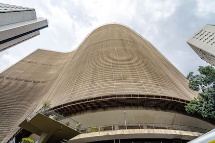 El Edificio Copan es un ejemplo monumental de vivienda colectiva proyectado por Oscar Niemeyer en el centro de San Pablo